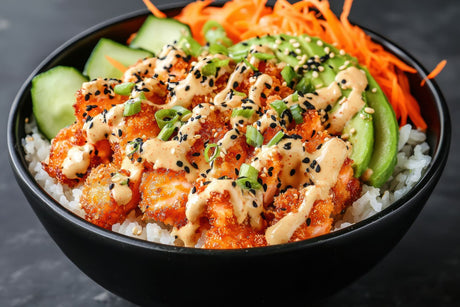 Gör en krispig lax poke bowl – enkelt, frasigt och hälsosamt med ONYX Cookware