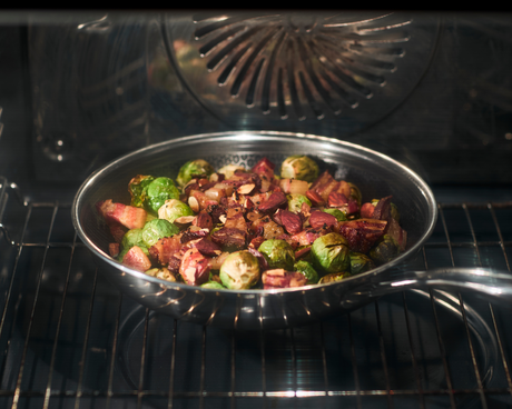 Ugnsbakad brysselkål med mandel och bacon