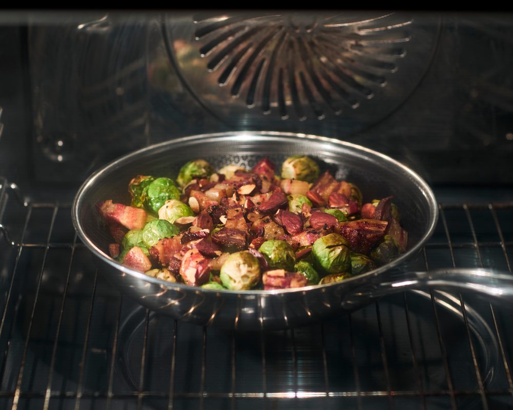 Ugnsbakad brysselkål med mandel och bacon