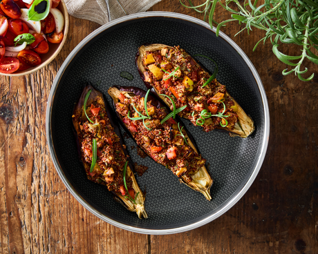 Recept på fyllda auberginer med quinoa och tomatsallad
