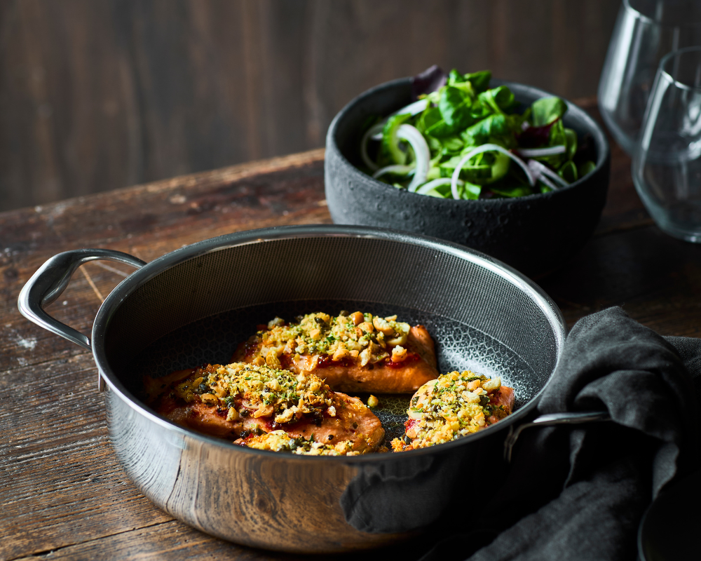 Recept på ugnsbakad lax med ingefära och krispig topping