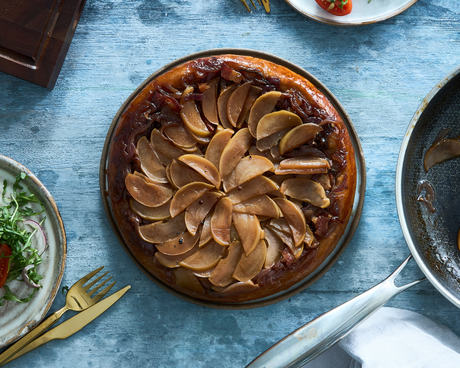 Galette med äpple, lök och bacon