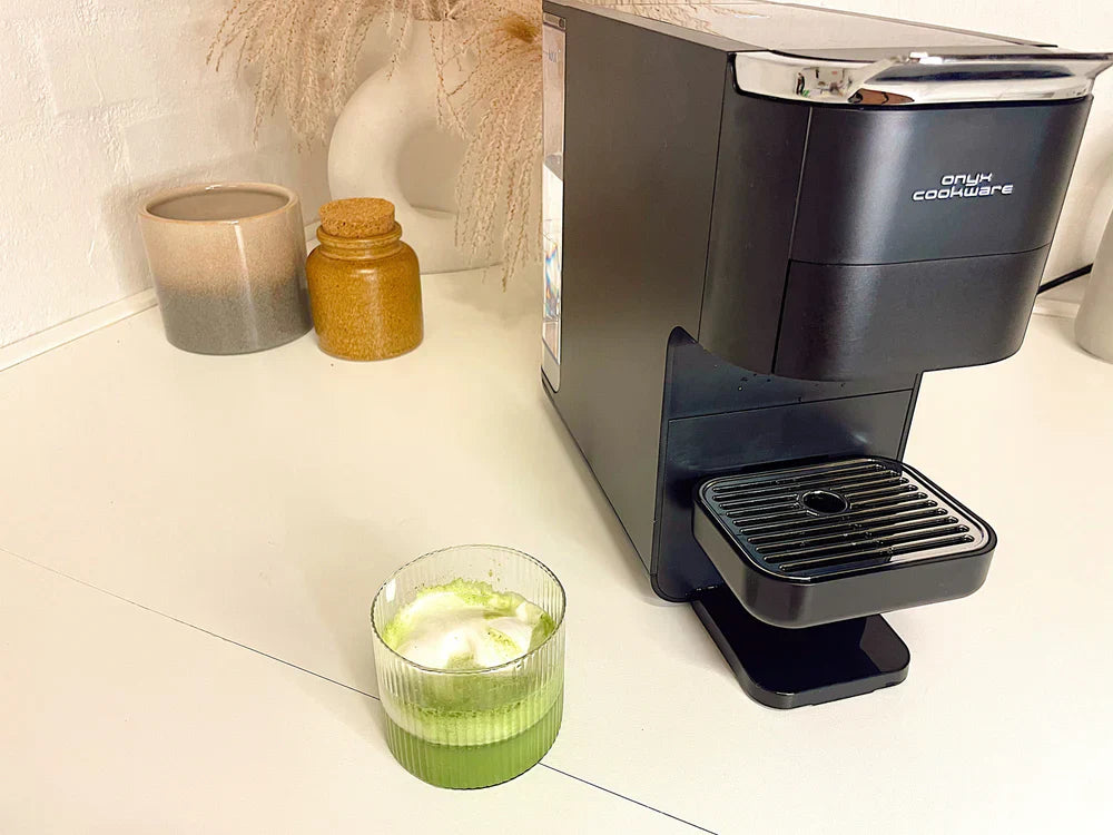 Iced Matcha Affogato – krämig matcha-dessert med vaniljglass