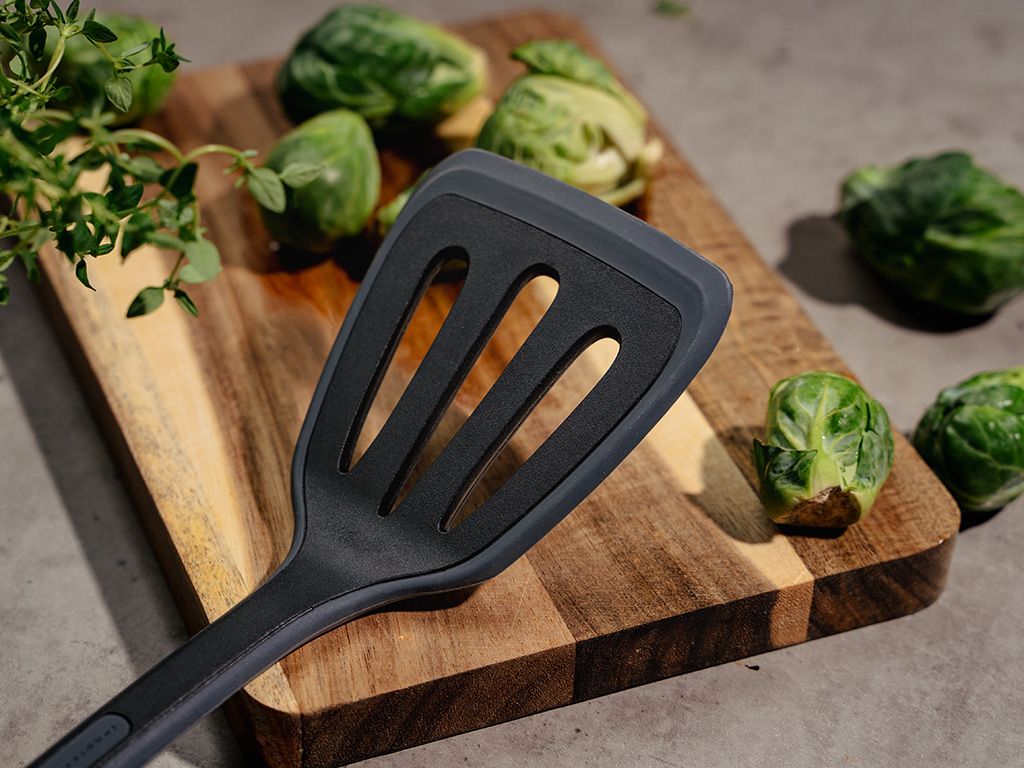 SILIKON STEKSPADE MED HÅL - 2