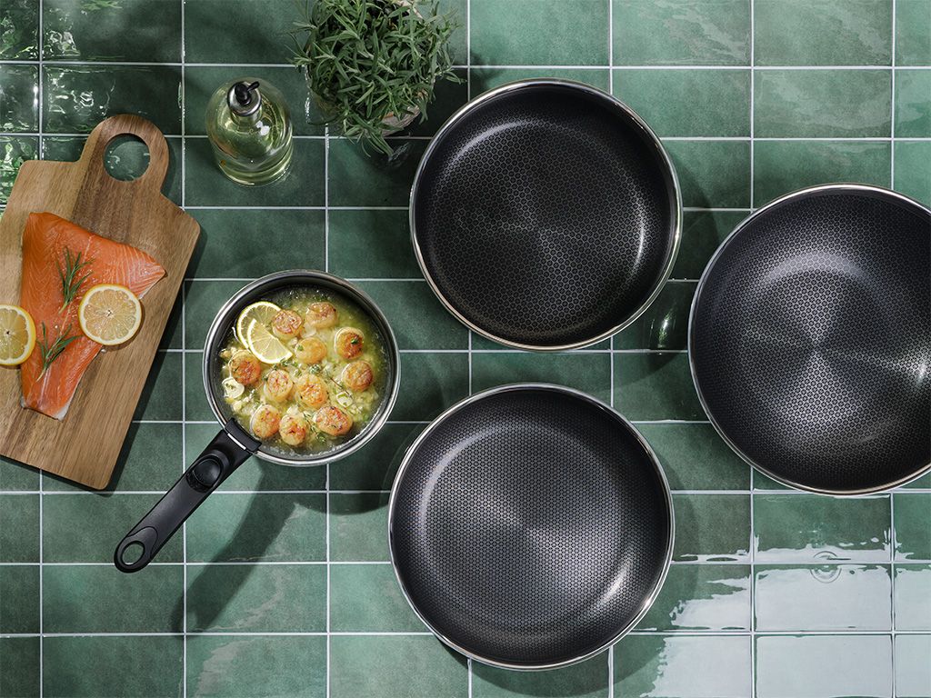 SÅSGRYTA MED AVTAGBART HANDTAG 18CM SET